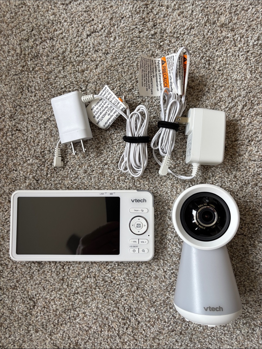 VTech White Baby Monitor with Camera and Parent Unit. Model: RM6756HD.